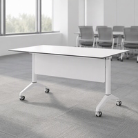 Table d'entraînement combinée pliable blanche avec roulettes pour salle de classe
