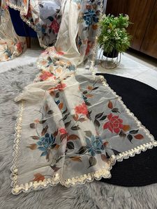 Desgaste atraente elegante Organza <span class=keywords><strong>Saree</strong></span> puro em Floral Digital Print anexado bela seqüência fronteira mão trabalho para venda