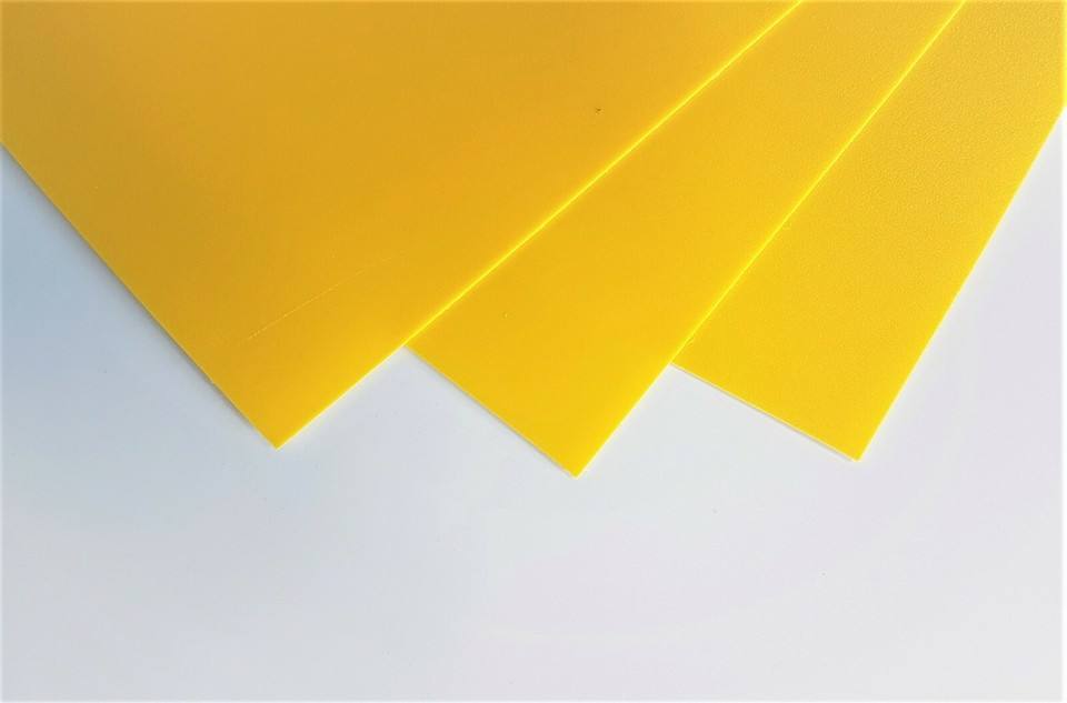 สีเหลือง