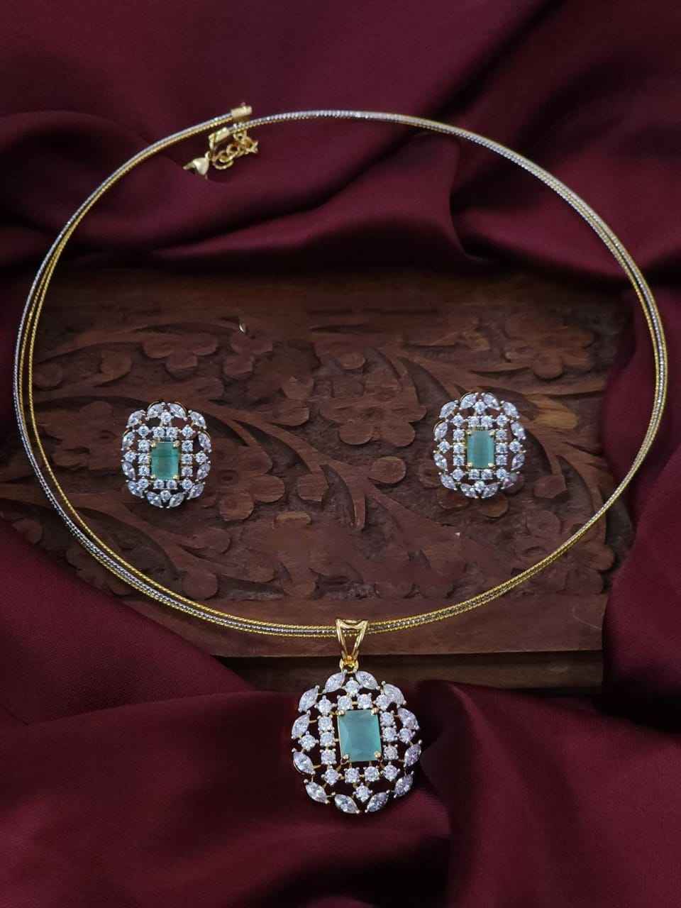 ทะเลสีเขียว