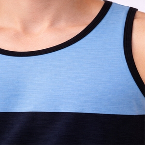 Débardeur Stringer pour le sport et la gym, haute qualité, personnalisé, pour homme, avec impression personnalisée sur un t-shirt sans manches en tissu tri-blend - Product Image 3
