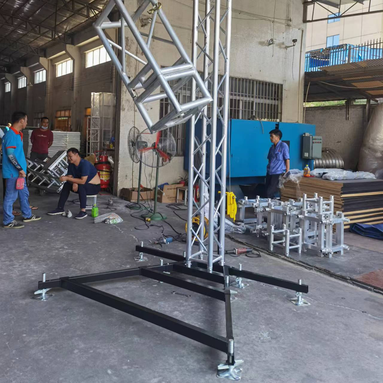 Линейный громкоговоритель стойка-подъемник для концертов и мероприятий