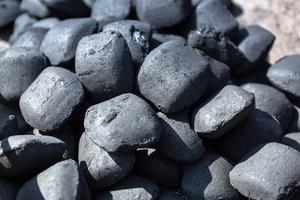Charbon de bois dur noir pour chicha, fournisseurs pour l'exportation en grands sacs scellés - Product Image 2