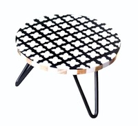 Support à gâteau élégant et abordable en résine époxy avec accents en bois, design terrazzo, écologique, fait main, qualité supérieure, personnalisable
