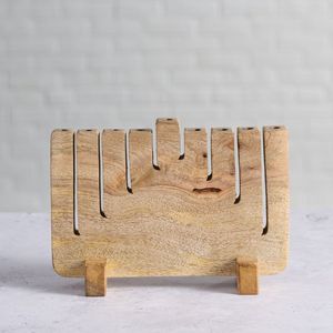 Menorá de Latón para Hanukkah, Portavelas Elegante con Diseño Curvo Único para Decoración de Centro de Mesa Festivo - Product Image 5