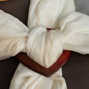 Anillos para bufanda de madera hechos a mano, elegantes, ecológicos y con estilo, perfectos para añadir encanto a cualquier atuendo. - Product Image 5