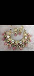 Vente en gros de bijoux de mariée indiens de luxe Ensemble de Kundan Collier de boucles d'oreilles Zircon Perle Dîner de mariage Occasions festives Mariage de femmes - Product Image 5