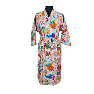 Robe kimono en coton vintage élégante faite à la main en Inde pour femmes, robe de nuit maxi avec motif floral, haute qualité - Product Image 1