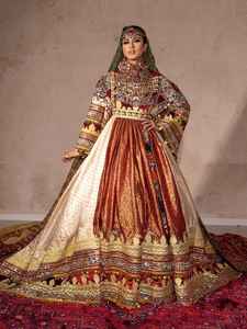 Vestido Casual Vintage de Satén para Mujer Afgana, Hecho a Mano con Lentejuelas, Estampado Animal, Detalle de Botones, Ajuste Natural y Cómodo para Uso Diario - Product Image 2