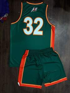 Uniformes de basket-ball en polyester 100% personnalisés Conception respirante pour équipes et joueurs Uniformes de sublimation - Product Image 6