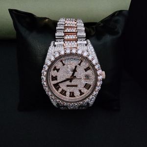 Reloj de Lujo con Esfera Romana de Dos Tonos, Blanco y Rosa, con Diamantes Moissanite, Correa President Completamente Adornada, Movimiento ETA de Acero Inoxidable - Product Image 4