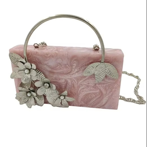 Pochette en résine faite main de luxe avec motif artistique pour fêtes et événements Pochette en résine avec surface brillante Sac à la mode - Product Image 1