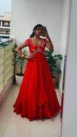 Magnifique robe longue de style Anarkali en soie premium avec broderie, pour réception et soirée, avec ensemble dupatta