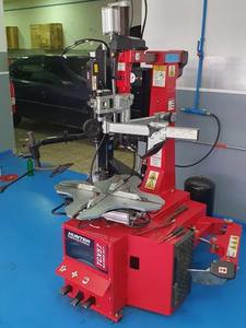 Máquina desmontadora de neumáticos Hunter, nueva y usada, directamente de fábrica, con aspiradora para neumáticos, a precio económico. - Product Image 2