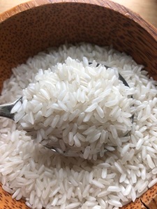Arroz blanco de grano largo premium, se vende a precio económico, textura suave, envasado en 1, 5, 10, 15, 20, etc. kg, carga de 20-28 toneladas. - Product Image 2