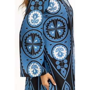 ชุดสูทลำลองแบบเป็นทางการ 3 ชิ้น ผ้าแคมบริคพิมพ์ลายสำหรับผู้หญิง สีน้ำเงินเหล็ก ตกแต่งกระดุม สำหรับฤดูร้อน - Product Image 2