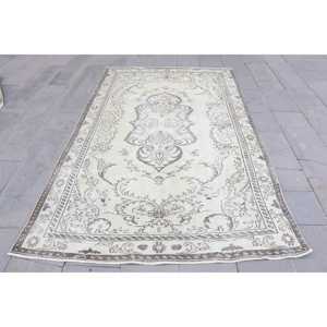 Grand tapis vintage 5,3x8,6 pi (161x263 cm), tapis turc à bordure blanche - Product Image 1