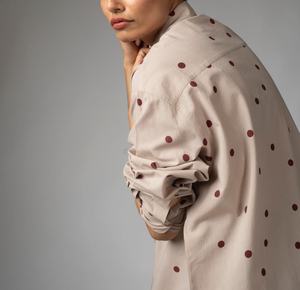 Chemise à boutons à pois pour femme, manches longues bouffantes, coupe ample, en popeline de coton, décontractée, pour tous les jours, haut long, design simple - Product Image 3