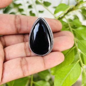 แหวนเงินแท้ชุบเงินประดับพลอยออนิกซ์ดำธรรมชาติคุณภาพสูง แหวนแฟชั่นพลอยทองเหลืองขายส่ง เครื่องประดับกันน้ำ - Product Image 1