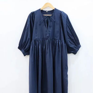 เดรสสั้นสีกรมท่าเดรสยาวสีฟ้าทึบคอลึกและสายรัดหน้าอกปิด - Product Image 1