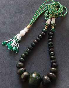 Collier de perles rondes lisses en émeraude naturelle de haute qualité, fait à la main, avec un gland vert, bijoux en pierres précieuses, collier pour femmes, cadeau en gros - Product Image 1