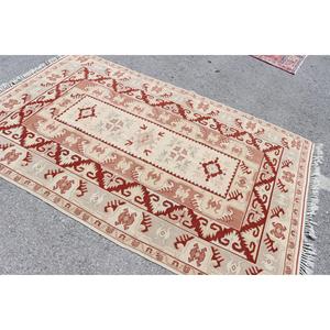 Tapis turc vintage 5x7,7 pieds, tapis en laine rouge et blanc style sud-ouest - Product Image 4