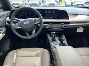 Cadillac XT4 Premium Luxury FWD 2024, Vehículo Eléctrico con Autonomía de 501-600 km, Potencia de 250-300 kW, Torque de 300-400 Nm, Batería de 30 kWh - Product Image 6