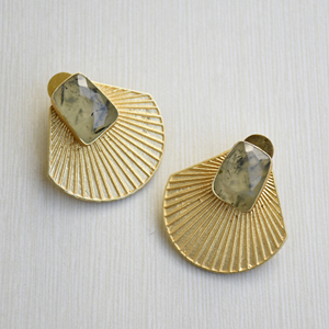 Pendientes de Latón al por Mayor, Diseño de Piedra Natural en Bruto, Acabado Chapado en Oro de 18K, Estilo Moderno, Calidad de Exportación al por Mayor - Product Image 4