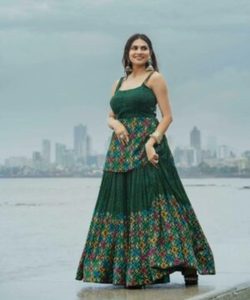 Meilleur prix Lehenga Choli en soie Design moderne élégant pour un usage quotidien décontracté et des occasions spéciales avec broderie complexe Lavable - Product Image 3