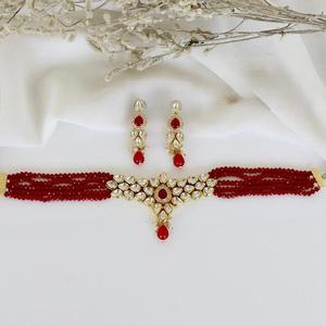 Collar tradicional de cuentas rojas con pendientes Conjunto de collar Kundan negro y Perla Conjunto de collar Kundan negro y verde - Product Image 1