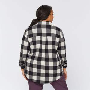 เสื้อเชิ้ตผ้าสักหลาดสำหรับผู้หญิงขนาดใหญ่พิเศษสวมใส่สบายและมีสไตล์สำหรับสวมใส่ในชีวิตประจำวัน - Product Image 4