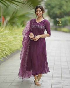 Costume adulte Salwar Kameez en fausse georgette lourde à feuilles persistantes pour femmes 2024 Surat Online Mart - Product Image 3