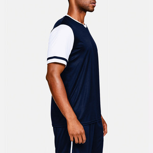 Sublimación personalizada Ropa de fútbol de manga corta Conjunto de camiseta de fútbol para hombres y niños Impresión personalizada para equipos deportivos juveniles - Product Image 2