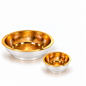 Ensemble de 2 bols de pédicure et manucure en cuivre martelé, intérieur doré, extérieur blanc, bassin de spa rond avec fonction de massage par pétrissage - Product Image 1