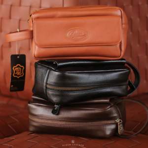 Bolsa con cremallera de cuero de vaca hecha a mano de primera calidad, elegante diseño clásico duradero, perfecto para llaves, maquillaje, accesorios de Indonesia - Product Image 2