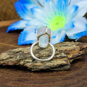 Anillo fino de platino certificado IGI para hombre con diseño de conjunto de puntas delicadas de ópalo de cuarzo de cristal de corte suave - Product Image 2