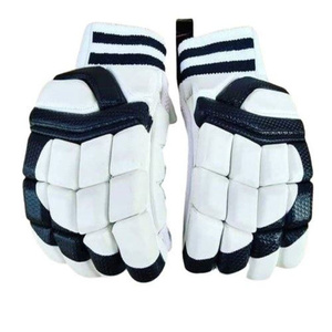 Gants de cricket en cuir personnalisés avec logo OEM - Qualité supérieure, sur mesure, respirants et coupe-vent - Product Image 3