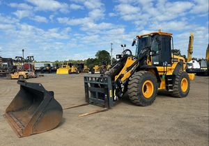 Pompe à engrenages pour chargeuse-pelleteuse JCB 426 HT 2016 à haut rendement opérationnel, vérins hydrauliques HAWE, pompe hydraulique MOOG, d'occasion - Product Image 2