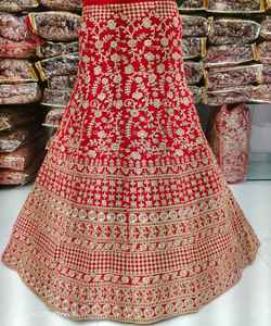 Designer Broderie Lourde Pierre Travail Lehenga Choli Avec Dupatta Wedding Wear Prix de Gros Textile Vêtement - Product Image 6