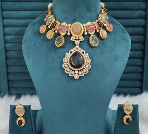 Conjunto de Collar de Latón Inspirado en Polki y Sabyasachi, Perfecto para Bodas, Collar de Lujo para Fiestas con Hermosos Pendientes - Product Image 2