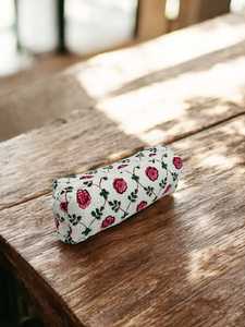 Trousse à crayons pour filles et garçons avec imprimé floral à la main, tissu 100% coton léger, facile à laver - Product Image 4