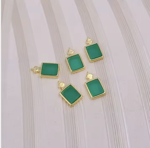 จี้สี่เหลี่ยมสีโอนิกซ์สีเขียวเคลือบทองหรูหราอัญมณีทำด้วยมือสำหรับเครื่องประดับที่สง่างามและการสร้างสรรค์ DIY - Product Image 3