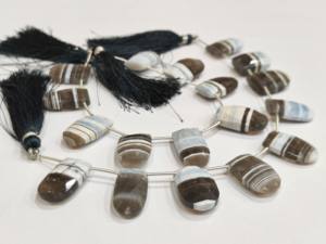 Cuentas de ópalo de roca natural con forma de dedo Briolette de 10x19mm que se venden por hebra de 8 pulgadas de largo - Product Image 2