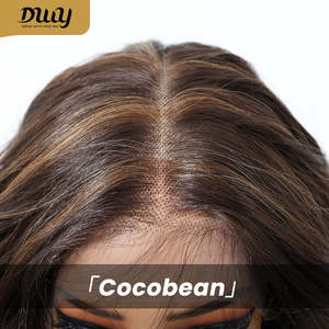 Perruque synthétique bouclée Lace Front Cocobean-DWY 13x6 à raie libre, marron avec mèches blondes - Product Image 3