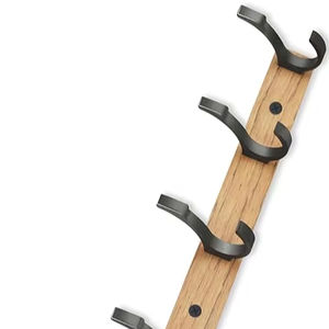 Cintre artisanal en bois naturel de haute qualité avec extrémités courbées extra larges pour les vêtements en lin et en coton à prix abordable - Product Image 1