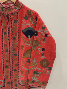 Manteau Boho brodé à la main Suzani Floral en velours rouge | Veste chaude ouzbek | Vêtements d'extérieur Folk Festival Duster - Product Image 5