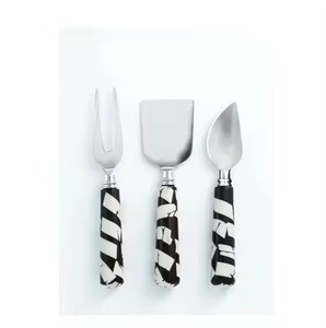 Ensemble d'outils uniques pour couteaux à fromage manche en résine ensemble de couteaux à fromage en acier inoxydable pour cuillère à pizza à fromage faite à la main - Product Image 6