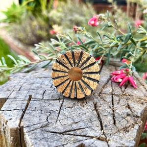 Pomos de puerta de Madera hechos a mano de nuevo estilo para armarios de cocina y tocadores Precio al por mayor Manija de puerta de bocina para uso diario - Product Image 1