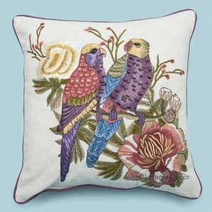 Funda de cojín India decorativa de Navidad al por mayor funda de almohada personalizada bordada a mano para decoración del hogar - Product Image 1