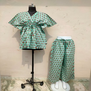 Ensembles de caftan en coton sur mesure avec hauts et bas en tissu de coton imprimé - Product Image 1